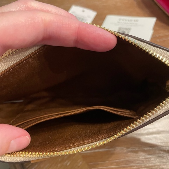 SALE PRICE FIRM NWT COACH WRISTLET - Sig PVC Light Cream Zip w/ Coach paper bag - Picture 5 of 5